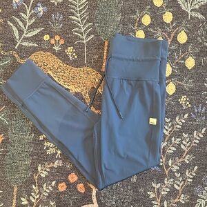 Vuori Leggings in Deep Blue